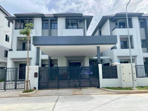 Twin Villa For Rent In Borey Chip Landmark 60M