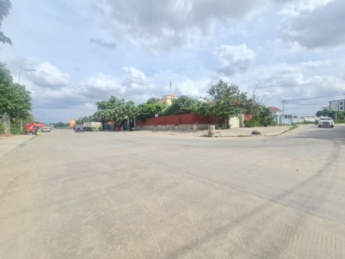 ដីកែងលក់ឫស្សីកែវ​ ច្រាំងចំរេះ​ ភ្នំពេញ​