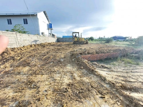 ដីលក់បន្ទាន់ ចាក់ដីរួចជាស្រាច់នៅទីប្រជុំជន អាចសង់ជាឃ្លាំង ផ្ទះវីឡាឬបន្ទុបជួលបាន