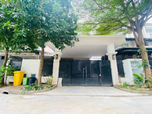 វីឡាភ្លោះសម្រាប់ជួល នៅក្នុងបុរីប៉េងហួតបឹងស្នោរ