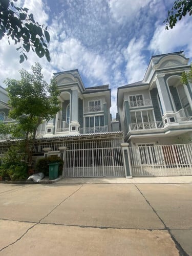 វីឡាភ្លោះសម្រាប់ជួលនៅព្រៃសរ មានសម្ភារះពេញ