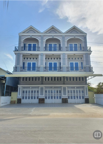 ផ្ទះអាជីវកម្មលើផ្លូវរដ្ឋ20m