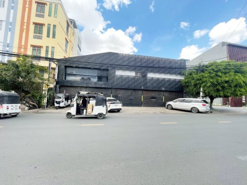 ដីនិងឃ្លាំងសម្រាប់ជួល​​ នៅទួលគោក (ផ្លូវធំ) | Land and Warehouse for Rent at Toul Kork (big road)