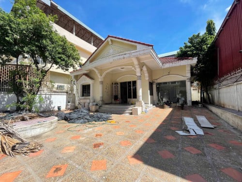 វីឡាសម្រាប់ជួល នៅទួលទំពូង | Villa for Rent at Toul Tum Poung