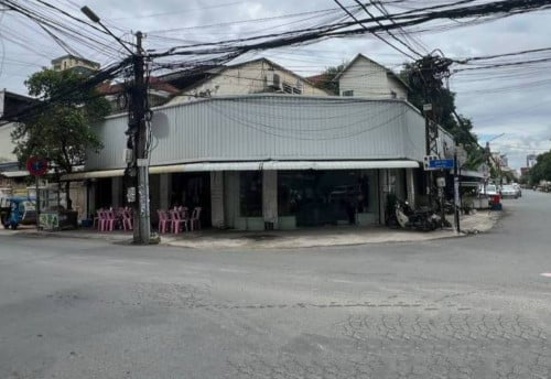 Shophouse for rent at Sonthormok