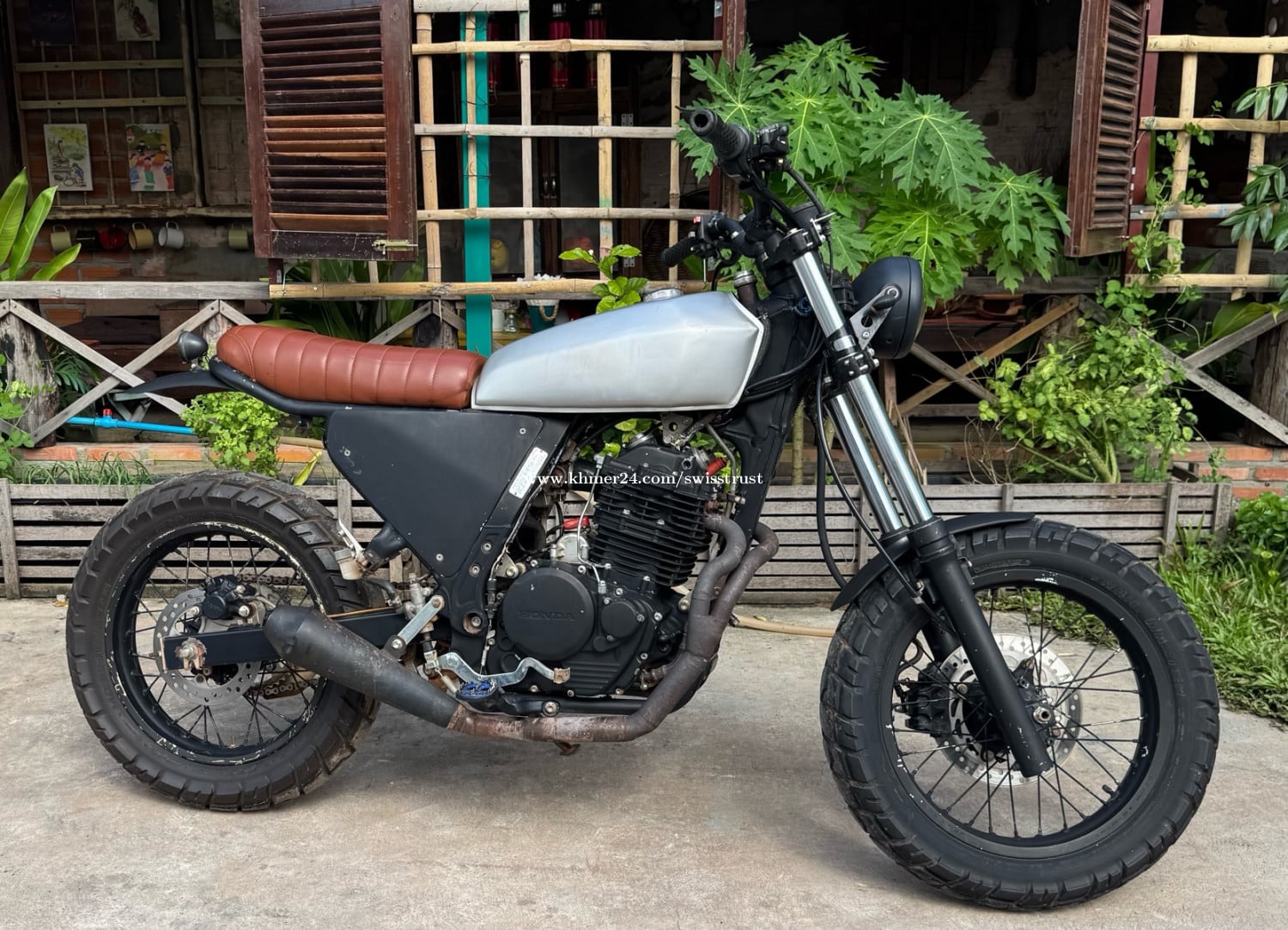 Honda NX-650 Dominator Scrambler