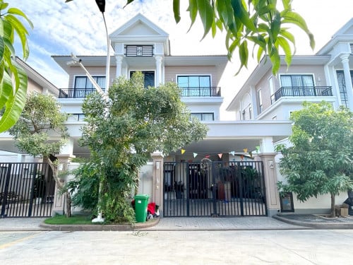 វីឡាភ្លោះB សម្រាប់លក់នៅបុរីប៉េងហួតដឹស្តាមេរាហ្គាដិន 50m