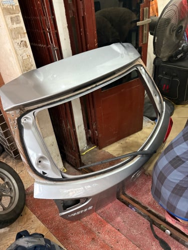ទ្វារក្រោយMazda 2