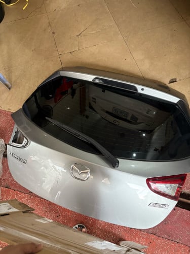 ទ្វារក្រោយMazda 2