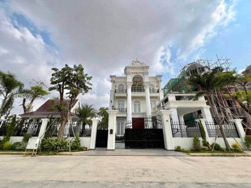 Big Villa 6BR For Rent- Private Pool& Sensok Area