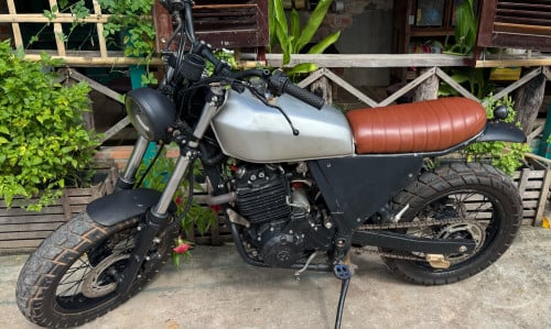 Honda NX-650 Dominator Scrambler
