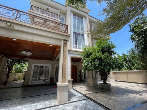 Queen Villa for rent