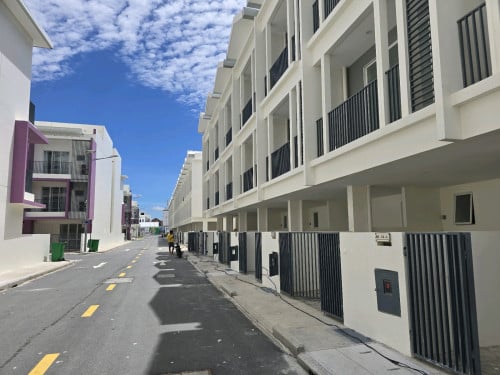 Worldbridge village row house