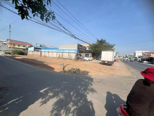 ដីកែងសម្រាប់លក់ ឬជួល