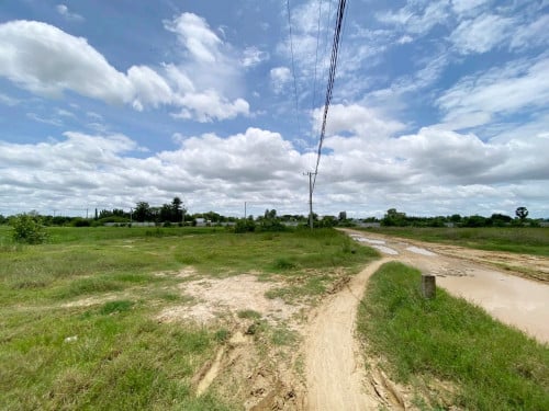 ដីលក់បន្ទាន់លើផ្លូវមេជិតរោងចក្រកុះករ_ផ្លូវបេតុងកំពុងរៀបចំធ្វើ