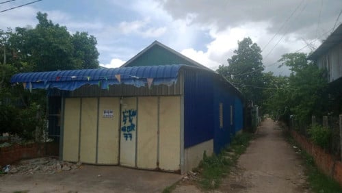 ផ្ទះលក់បន្ទាន់ នៅចំផ្លូវបំបែក4 ត្រូវចំប្លង់កន្លែងរកសុី