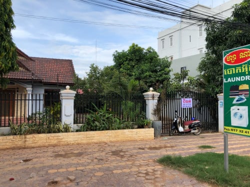 ដីលក់ចម្ងាយ500mពីផ្សារចាស់ដីលេីផ្លូវរដ្ធធំ22ម៉ែត្រ