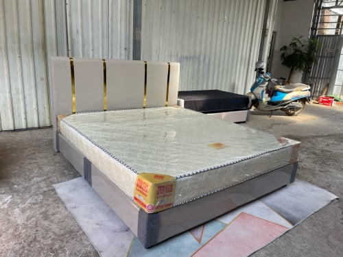 គ្រែគេង Modern ដាក់​ Condo អាចកម្មង់ពណ៍បាន(តម្លៃ​តែគ្រែ)