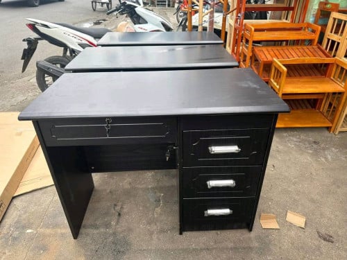 តុធ្វើការ