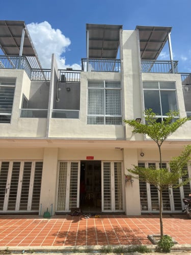    ផ្ទះល្វែងលក់បន្ទាន់