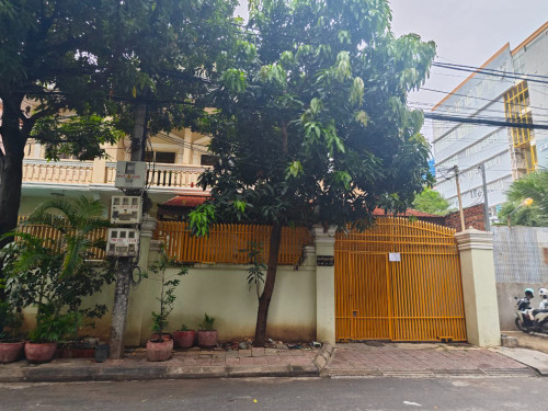 ផ្ទះជួល (ទួលទំពូង) - 1,500$/១ខែ