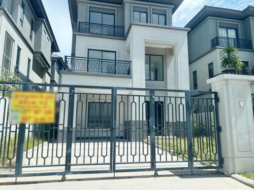 វីឡាឃ្វីនBសម្រាប់លក់ នៅក្នុងបុរីជីបម៉ុងលែនម៉ាក ៦០ម៉ែត្រ