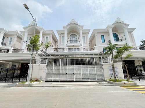 វីឡាព្រីនស៍B សម្រាប់ជួលនិងលក់ក្នុងបុរី​ ML Tiara 50m ក្រុងតាខ្មៅ