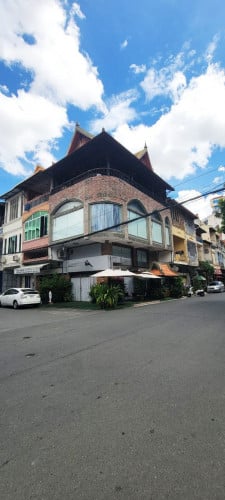 ផ្ទះកែងសម្រាប់ជួលនៅទួលគោក | House for rent at Toul Kork