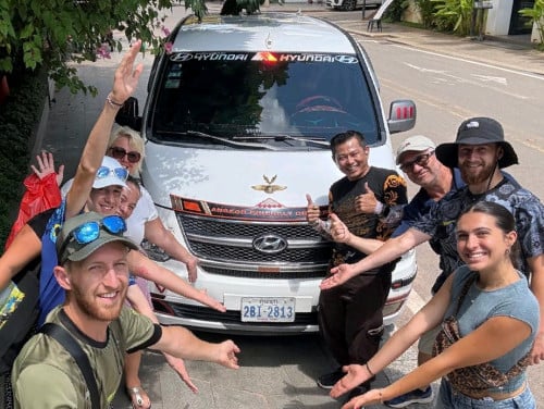 ឡាន Starex ១២កៅអីសំរាប់ទេសចរណ៍និងរវល់ធុរៈផ្សេងៗ