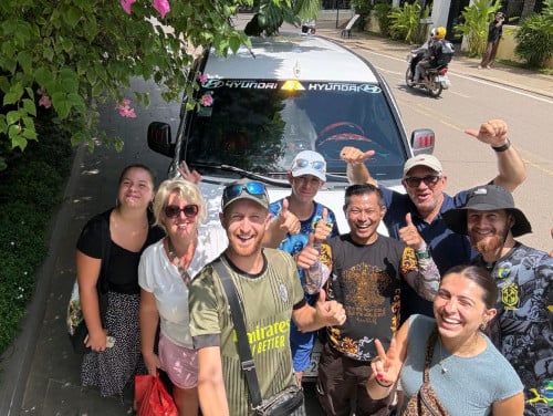 ឡាន Starex ១២កៅអីសំរាប់ទេសចរណ៍និងមានធុរៈផ្សេងៗ