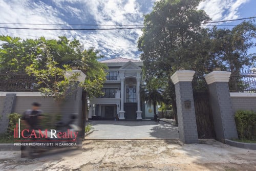 🏡5 Bedrooms Single Villa For Rent In Praek Aeng Area