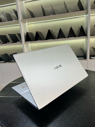 Asus VIVO book K712EA