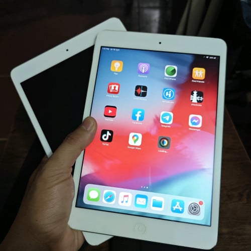 iPad mini 2 16GB សំនុំ មានតែ Wifi លក់11ម៉ឺន ដាច់ ថែមខេស និងឆ្នាំង