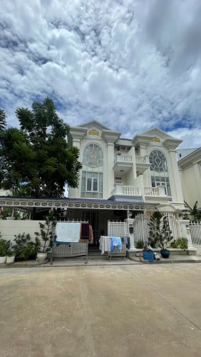 វិឡាភ្លោះ កែងផ្លូវធំ សម្រាប់លក់