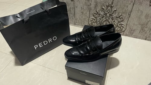 ស្បែកជើងលក់