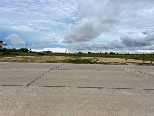 ដីកែងលក់នៅលើផ្លូវបេតុងឃ្មួញ