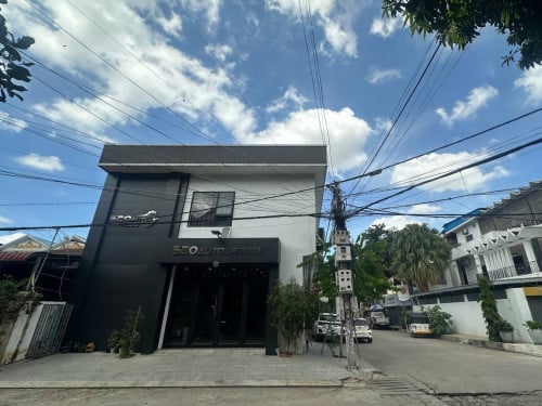 🏡 ផ្ទះកែង សម្រាប់លក់បន្ទាន់ នៅជិតផ្សារដើមថ្កូវ