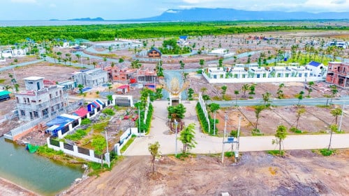 ដីលក់នៅក្នុងបុរីសង់លំនៅឋាន សមុទ្រកោងកាង កែប លក់ Land located at KEP for sell or rent for biz  -