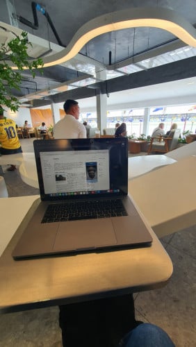 MacBook Pro (15.4-inch, 2017) Look Like New🍎