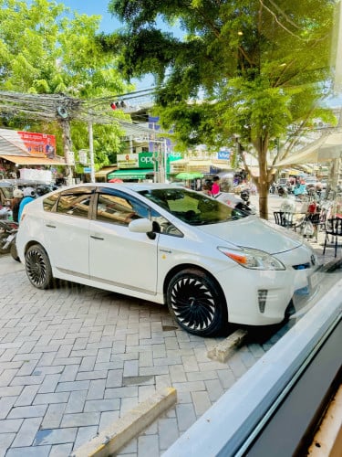 Toyota Prius 2012​​ ឡាន​Dealer​ អត់បុកប៉ះ 100% ស​ កាម៉ៃ​ពិសេស​