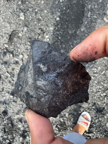 មានលក់ធ្យូងថ្ម