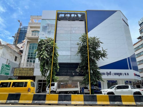 ផ្ទះ2ល្វែងសម្រាប់លក់នៅ ផ្លូវមុនីវង្ស