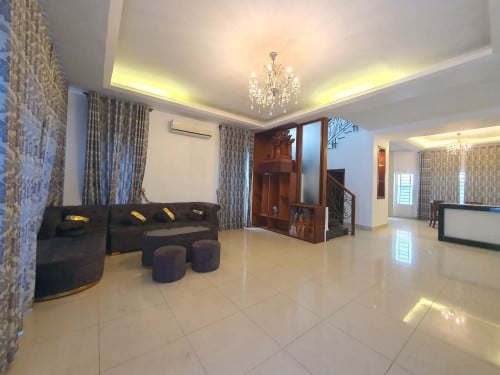 វីឡាភ្លោះ នៅបុរីពិភពថ្មី ក្បែរផ្សារទំនើបAEON2