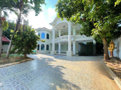 6Bedrooms Villa FOR RENT - TOUL KOK AREA