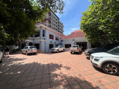 7Bedrooms Villa FOR RENT - TOUL KOK AREA