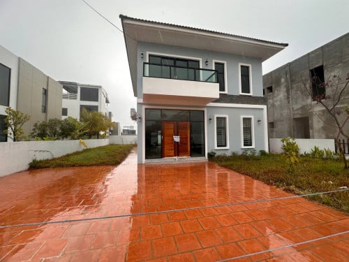 ផ្ទះវីឡាថ្មី លក់ប្រញាប់ ម្ចាស់រស់នៅស្រុកក្រៅ New Villa