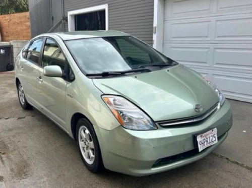 Prius 2007 (green) with FULL INSURANCE
