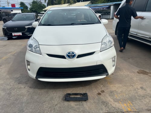 Prius 2010 with FULL INSURANCE