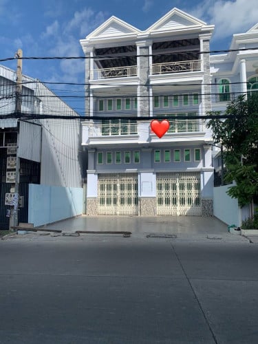 ផ្ទះ២ល្វែងលក់ ជិតផ្សារដីហ៊ុយ