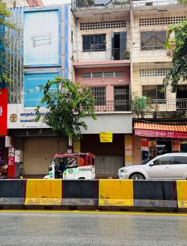 ផ្ទះសំរាប់បើកហាង លើផ្លូវធំ